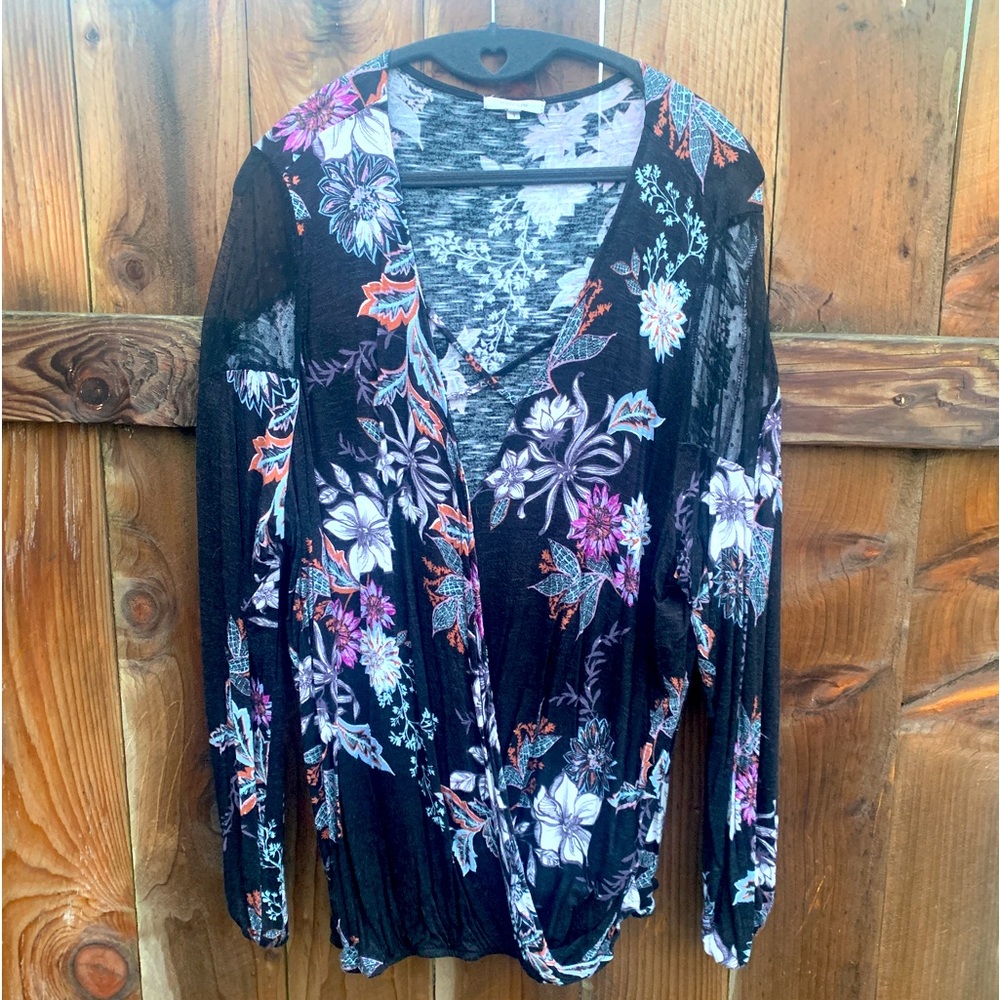 Maurice’s size 1 floral top